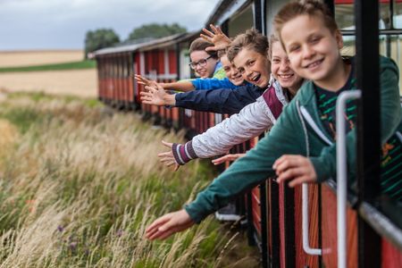 Jedną z atrakcji Pałuk jest przejażdżka kolejką wąskotorową, fot. Kujawsko-Pomorska Organizacja Turystyczna