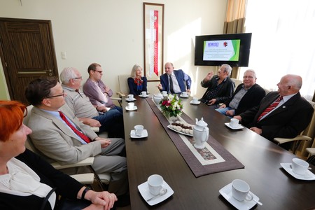 W czasie wizyty w Urzędzie Marszałkowskim czytelnicy ,,Nowości” byli gośćmi marszałka Piotra Całbeckiego, fot. Mikołaj Kuras