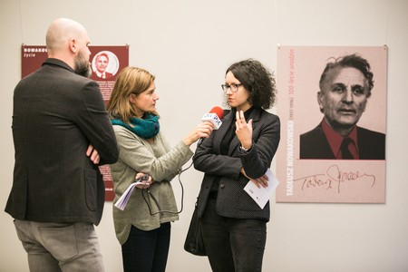 Inauguracja wystawy poświęconej Tadeuszowi Nowakowskiemu z udziałem twórców ekspozycji, fot. Andrzej Goiński