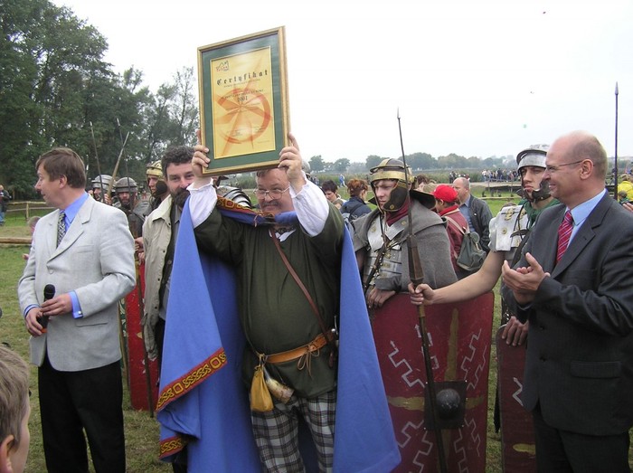 Certyfikat Polskiej Organizacji Turystycznej dla MA w Biskupinie, fot.  z arch. Muzeum Archeologicznego w Biskupinie