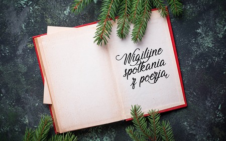 Książka z napisem "Wigilijne spotkania z poezją"