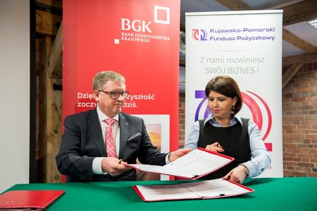 Uroczyste podpisanie umowy odbyło się w Regionalnym Inkubatorze Przedsiębiorczości w Toruniu z udziałem marszałka Piotra Całbeckiego, przedstawiciela BGK Wojciecha Marcinkiewicza oraz prezes KPFP Agnieszki Wasity, fot. Łukasz Piecyk