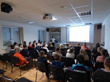 W pracowni Gostynińsko-Włocławskiego Parku Krajobrazowego odbyła się prelekcja pod tytułem "Co to jest krajobraz?" i zajęcia dla klas piątych ze Szkoły Podstawowej w Kowalu