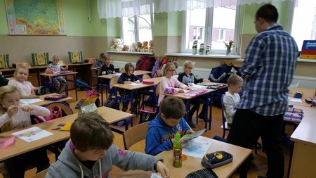 W dniach 27 i 28.11.2017r. w Szkole Podstawowej im. Królowej Jadwigi w Wałdowie odbyły się zajęcia prowadzone przez Zielonego Edukatora, pana Mariusza Szczepańskiego, w ramach projektu: Edukacja Społeczności Zamieszkującej Obszary Chronione Województwa Kujawsko-Pomorskiego … Lubię tu być na zielonym