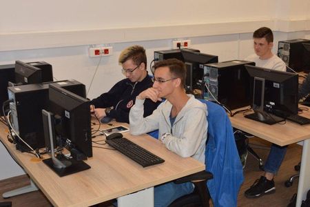 Zajęcia uczestników projektu „Szkoła zawodowców” na uczelni, fot. Renata Drozdowska