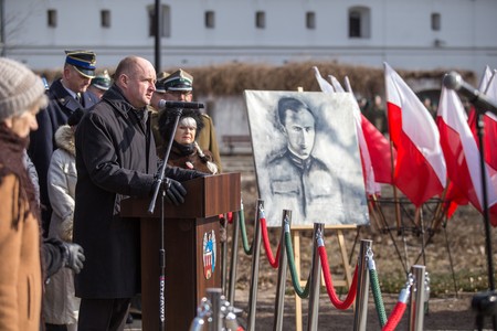 Uroczystości przed Pomnikiem Żołnierzy Wyklętych w Toruniu, fot. Szymon Zdziebło/Tarantoga.pl