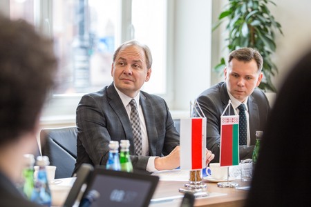 Spotkanie marszałka Piotra Całbeckiego z delegacją białoruską, fot. Szymon Zdziebło/tarantoga.pl dla UMWKP
