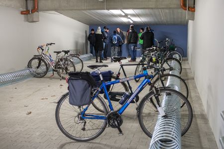 Spotkanie na wielopoziomowym parkingu na terenie Wojewódzkiego Szpitala Zespolonego w Toruniu, fot. Szymon Zdziebło/Tarantoga.pl