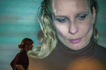 Podczas festiwalu Klamra w spektaklu „Milczenie syren” wystąpiła Magdalena Cielecka, fot. Szymon Zdziebło/tarantoga.pl