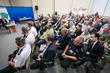 Podczas spotkania certyfikaty przystąpienia do kampanii ONZ dotyczącej zwiększenia skuteczności reagowania na klęski żywiołowe otrzymali przedstawiciele samorządu województwa kujawsko-pomorskiego oraz Rypina i powiatu tucholskiego, fot. Andrzej Goiński