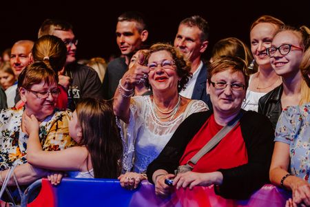 Koncert "Pod wspólnym niebem" na placu za Urzędem Marszałkowskim w Toruniu, fot. Łukasz Piecyk