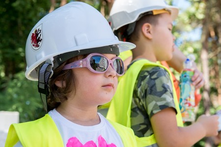 Wizyta dzieci na budowie szpitalnego miasteczka na Bielanach, fot. Łukasz Piecyk