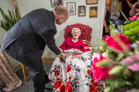 Monika Bruska otrzymała od marszałka województwa okolicznościowy medal Unitas Durat Palatinatus Cuiaviano-Pomeraniensis, fot. Szymon Zdziebło/Tarantoga.pl