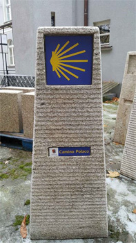 słupek Camino Polaco fot. Bractwo Jakubowe