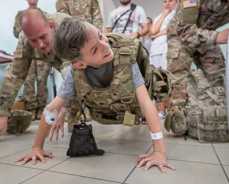 Spotkanie żołnierzy z małymi pacjentami Wojewódzkiego Szpitala Zespolonego w Toruniu, fot. Szymon Zdziebło/Tarantoga.pl