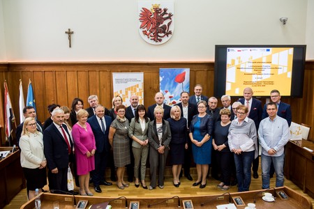 Uroczystość wręczenia umów w Urzędzie Marszałkowskim, fot. Łukasz Piecyk