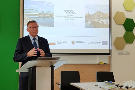 Podpisanie umów na powierzenie grantów na projekty społeczne przez beneficjentów Bydgoskiej Lokalnej Grupy Działania ,,Dwie Rzeki” odbyło się 27 września w siedzibie LGD, fot. A. Stabińska (BLGD ,,Dwie Rzeki”).