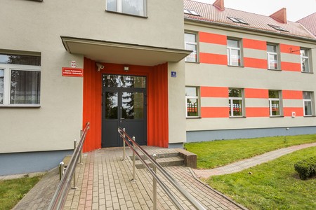 Zespół Szkół Publicznych w Kijewie Królewskim po termomodernizacji, fot. Szymon Zdziebło/Tarantoga.pl