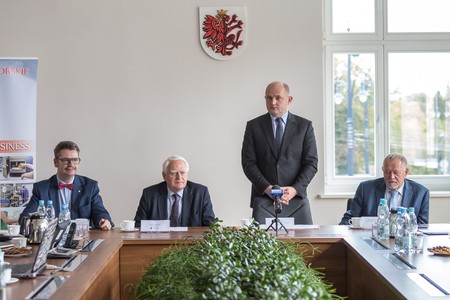 Konferencja prasowa dotycząca projektu „Regiogmina” w Urzędzie Marszałkowskim, fot. Szymon Zdziebło/Tarantoga.pl