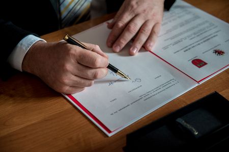 Uroczyste podpisanie porozumienia o finansowaniu budowy obwodnicy Lubrańca, fot. Łukasz Piecyk