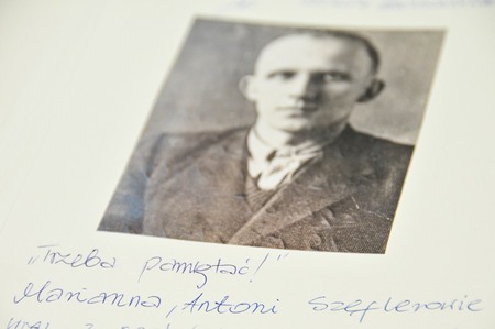 Pamięci Ofiar Zbrodni Pomorskiej 1939 – wpis z księgi pamięci, fot. Jacek Piotrowski/UMWKP