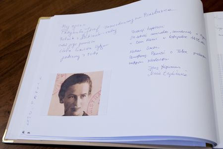 Karta księgi pamięci poświęconej ofiarom zbrodni pomorskiej 1939, fot. Andrzej Goiński/UMWKP