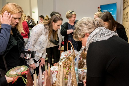 Wystawa i kiermasz "My też potrafimy", fot. Łukasz Piecyk dla UMWKP