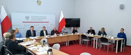 Uczestnicy posiedzenie Zespołu ds. osób niepełnosprawnych w ramach Kujawsko-Pomorskiej Wojewódzkiej Rady Dialogu Społecznego, fot. Paweł Bednarski