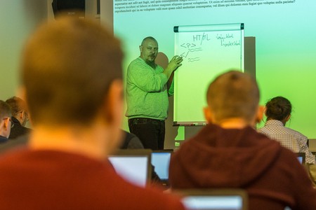 W szkoleniach komputerowych weźmie udział w sumie 3,3 tysiąca osób, fot. Szymon Zdziebło/Tarantoga.pl