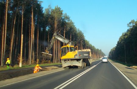 Jezdnia pomiędzy Rudzkim Młynem i Bysławiem została wzmocniona i poszerzona do 7 metrów, wzdłuż trasy powstała ścieżka rowerowa, fot. Zarząd Dróg Wojewódzkich w Bydgoszczy