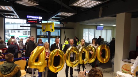 400-tysięczny pasażer odprawiony w Bydgoszczy, fot. PLB