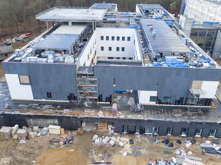 Wśród najważniejszych inwestycji 2019 roku jest rozbudowa i modernizacja Wojewódzkiego Szpitala Zespolonego w Toruniu, fot. Sky Drone Studio dla KPIM