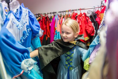 Wymyślne stroje na karnawał można wypożyczać w kostiumerni WOAK-u, fot. Łukasz Piecyk