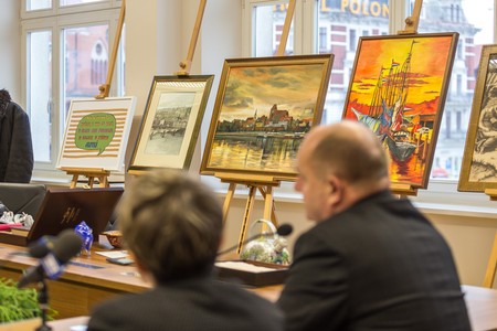 Na dochód z balu złożą się środki zebrane podczas aukcji wartościowych przedmiotów. Dary na licytację przekazało dotąd ponad 100 osób i instytucji, fot. Szymon Zdziebło/Tarantoga.pl