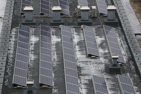 Panele fotowoltaiczne będą produkować energię elektryczną do zasilania oświetlenia zewnętrznego, fot. Mikołaj Kuras dla UMWKP