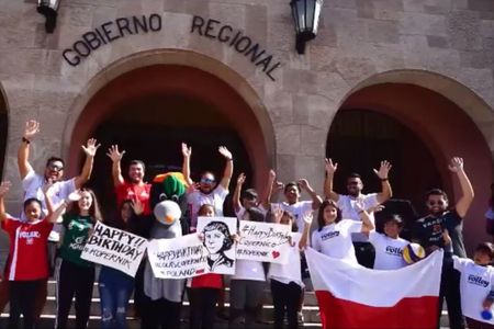 W dniu urodzin Mikołaja Kopernika nasi chilijscy przyjaciele pozdrawiają mieszkańców Kujaw i Pomorza