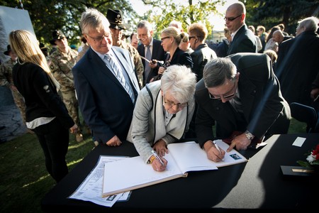 Pierwszych wpisów w pamiątkowej księdze dokonali 10 października 2018 roku w Toruniu goście obecni na uroczystości odsłonięcia pomnika Pamięci Ofiar Zbrodni Pomorskiej 1939, for. Andrzej Goiński