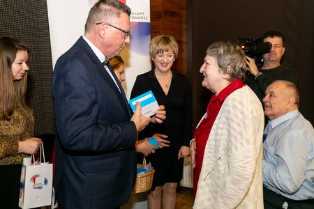 Przekazanie bransoletek życia w Bydgoszczy, fot. Filip Kowalkowski dla UMWKP