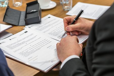 Uroczyste podpisanie umowy na dostawę specjalistycznego wyposażenia dla Ośrodka Braille’a w Bydgoszczy, fot. Szymon Zdziebło/tatantoga.pl