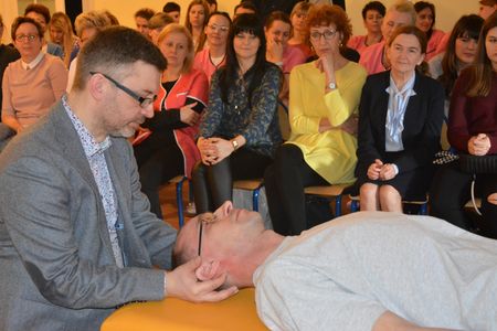 Masaż dla cierpiących na bóle migrenowe, fot. Monika Kwaśniewska-Adryan
