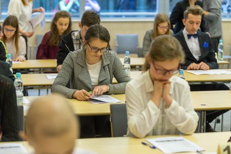 Finał Wojewódzkiego Konkursu Interdyscyplinarnego o Wielkich Polakach w Urzędzie Marszałkowskim, fot. Szymon ZdziebłoTarantoga.pl