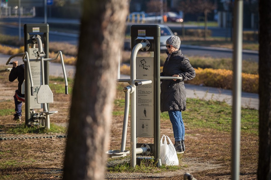 Siłownia typu street workout w Toruniu, fot. Szymon Zdziebło tarantoga.pl
