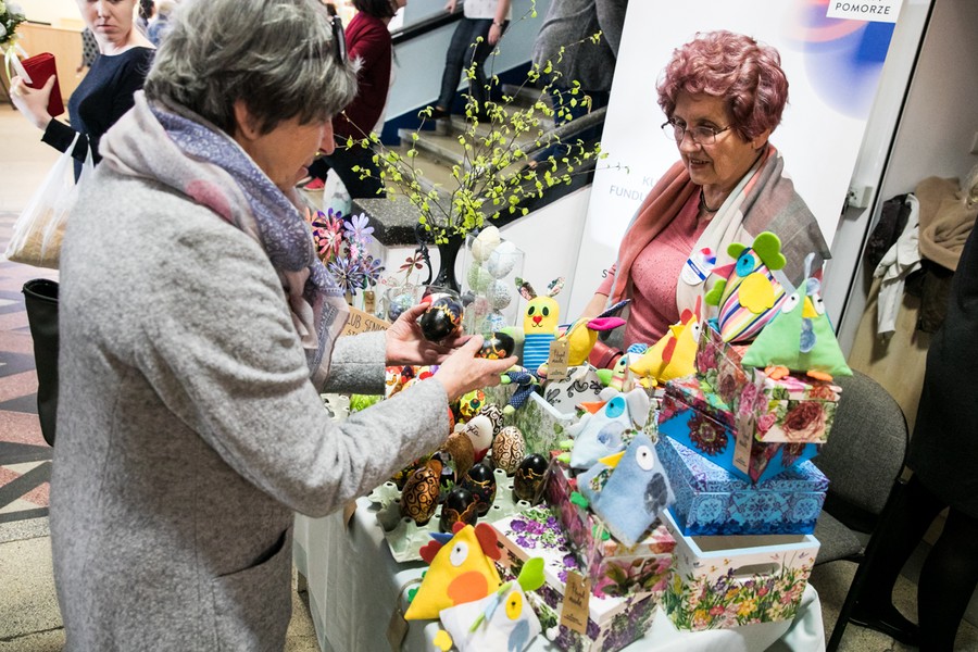 XXVIII wystawa rękodzieła artystycznego „My też potrafimy” w Urzędzie Marszałkowskim, fot. Andrzej Goiński