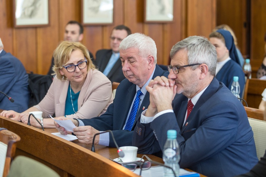 Uroczyste przekazanie umów na dofinansowanie zadań ze środków PFRON, fot. Szymon Zdziebło www.tarantoga.pl