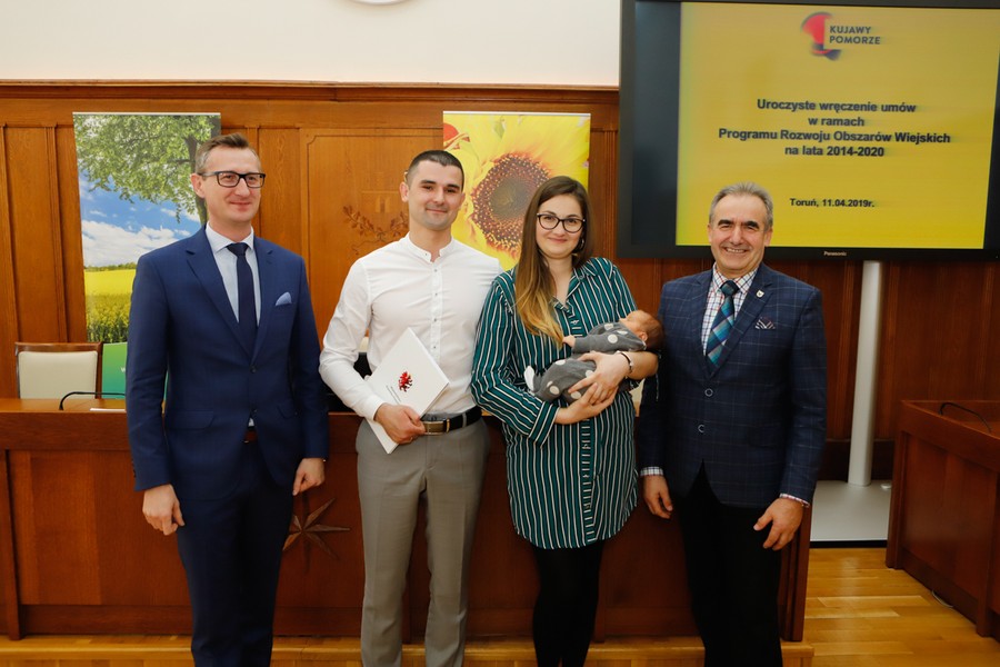 Uroczystość wręczenia umów w ramach PROW w Urzędzie Marszałkowskim, fot. Mikołaj Kuras