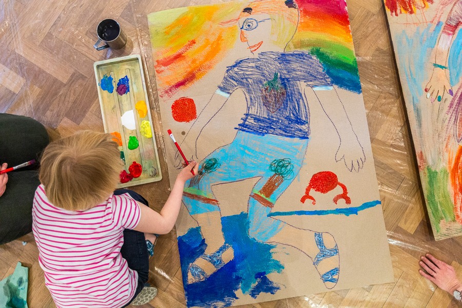 Warsztaty plastyczne w Galerii i Ośrodku Plastycznej Twórczości Dziecka w Toruniu, fot. Szymon Zdziebło/tarantoga.pl