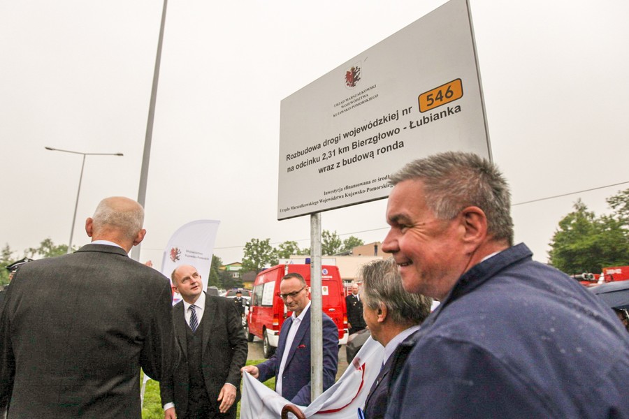 Otwarcie zmodernizowanego fragmentu drogi wojewódzkiej nr 546 w Łubiance, fot. Szymon Zdziebło/tarantoga.pl