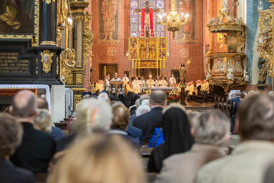 Msza św. dziękczynna za święcenia biskupie abpa Tymona Chmieleckiego, fot. Szymon Zdziebło/tarantoga.pl