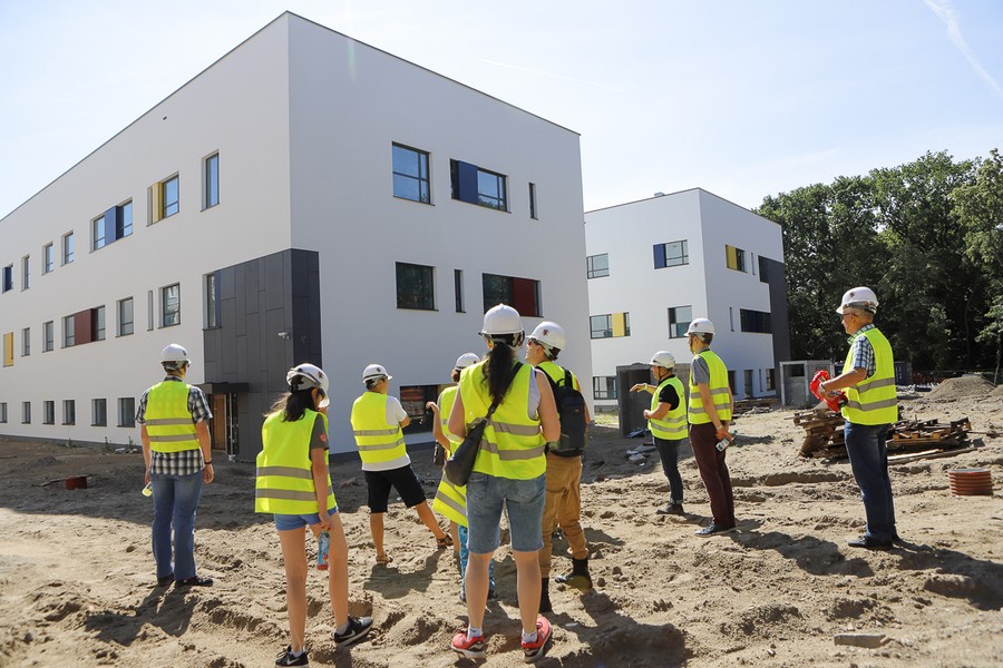 Zwiedzanie placu budowy Wojewódzkiego Szpitala Zespolonego w Toruniu, fot. Mikołaj Kuras.