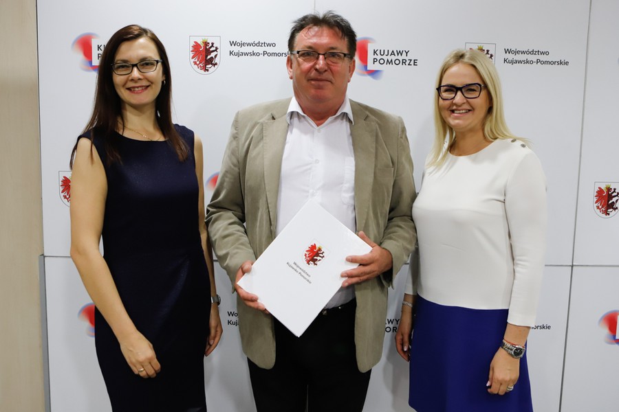 Wręczenie aneksów do umów LGD, fot. Mikołaj Kuras